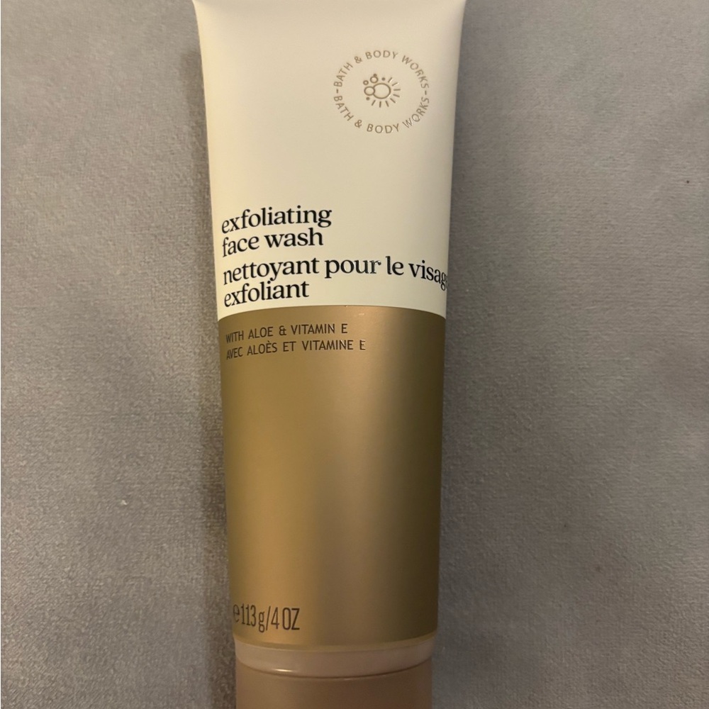 Bath & Body Works Exfoliating Face Wash - White and Gold